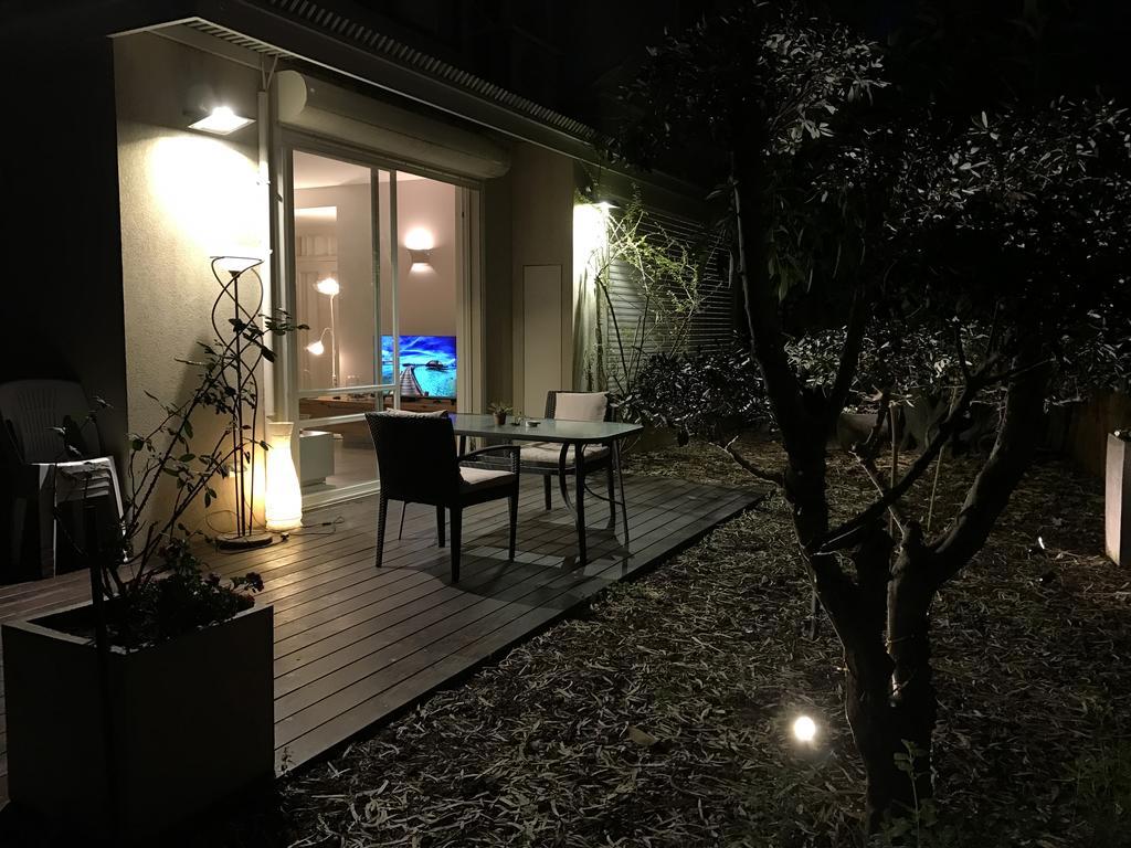 Luxurious By The Beach Apartment With Garden テル・アビブ エクステリア 写真
