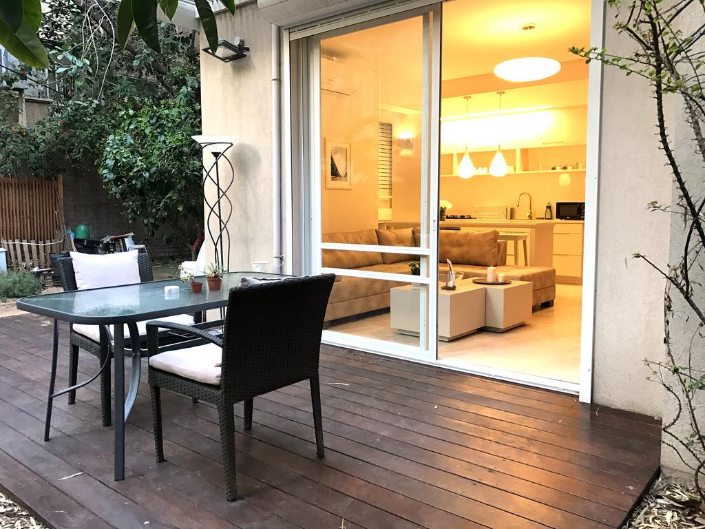 Luxurious By The Beach Apartment With Garden テル・アビブ エクステリア 写真