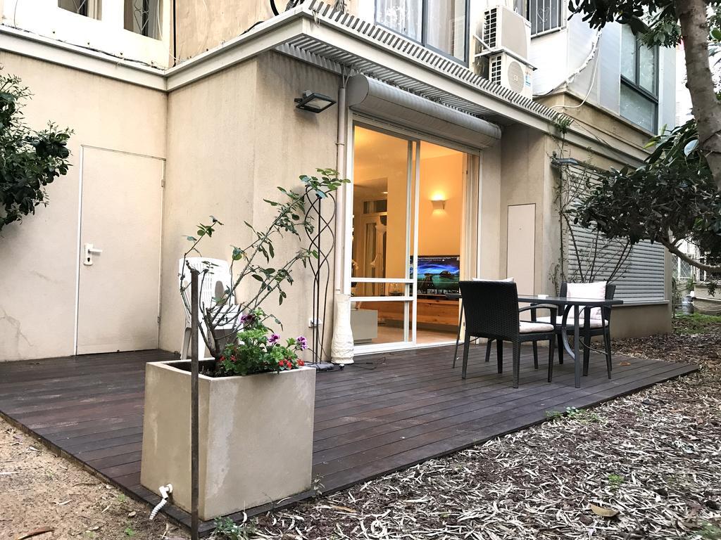 Luxurious By The Beach Apartment With Garden テル・アビブ エクステリア 写真