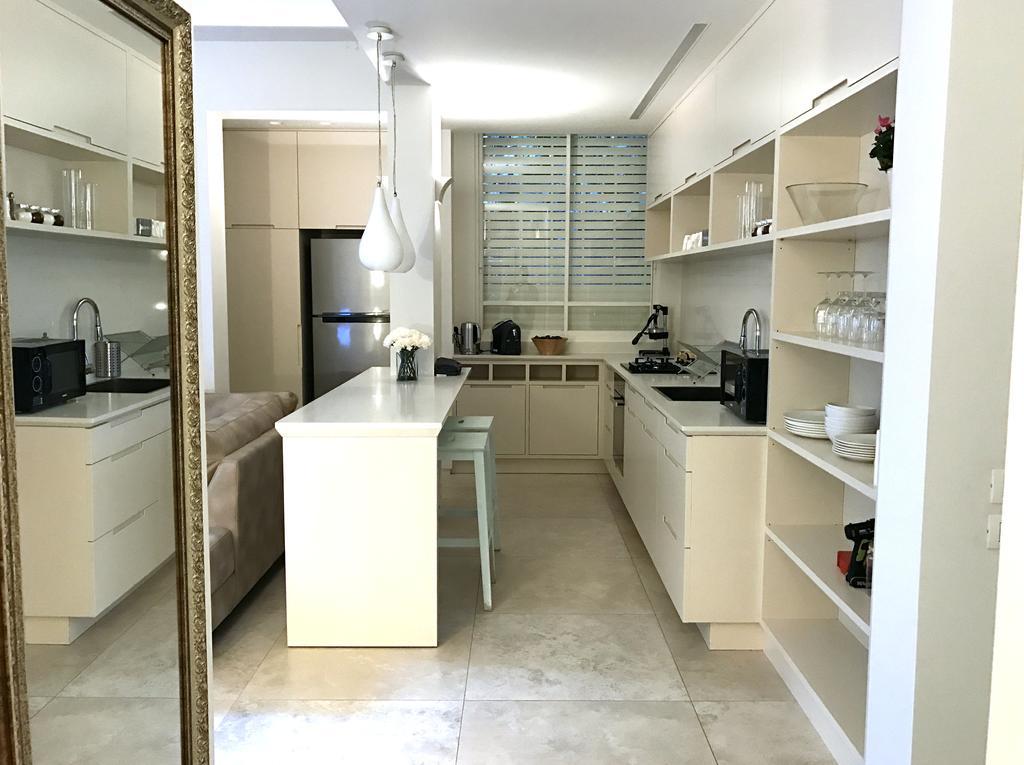 Luxurious By The Beach Apartment With Garden テル・アビブ エクステリア 写真