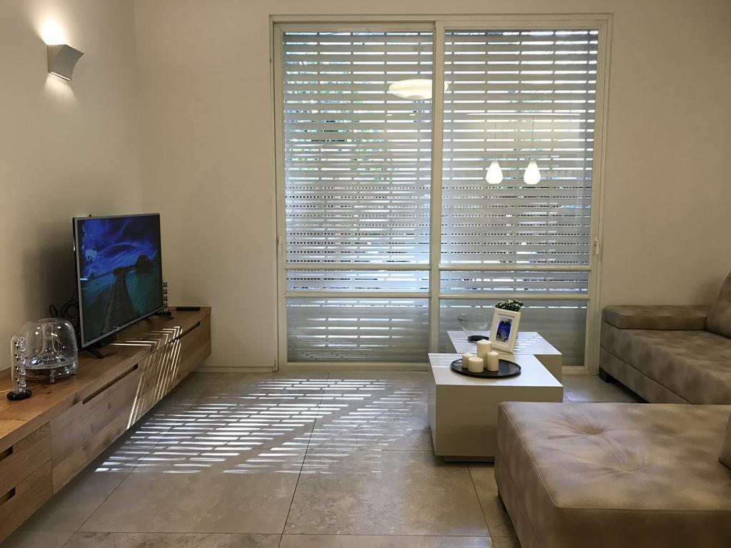 Luxurious By The Beach Apartment With Garden テル・アビブ エクステリア 写真