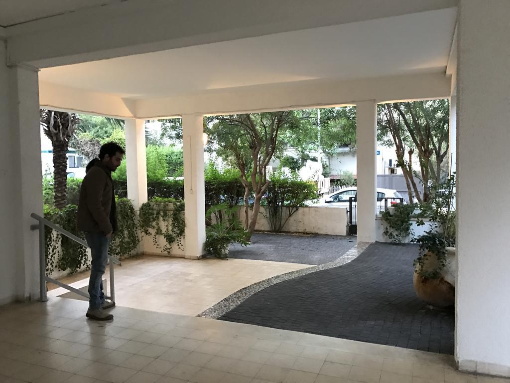 Luxurious By The Beach Apartment With Garden テル・アビブ エクステリア 写真
