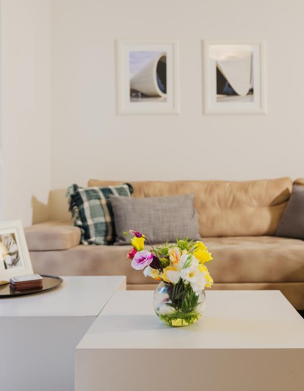 Luxurious By The Beach Apartment With Garden テル・アビブ エクステリア 写真