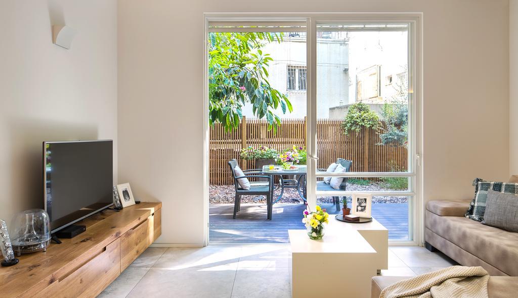 Luxurious By The Beach Apartment With Garden テル・アビブ エクステリア 写真
